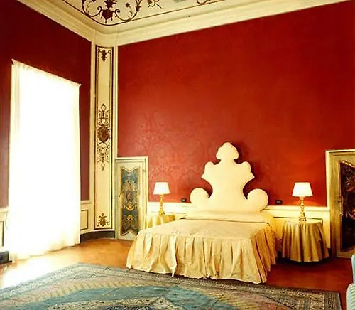 Bed and Breakfast Palazzo Tucci Residenza D'Epoca Lukka 4*,