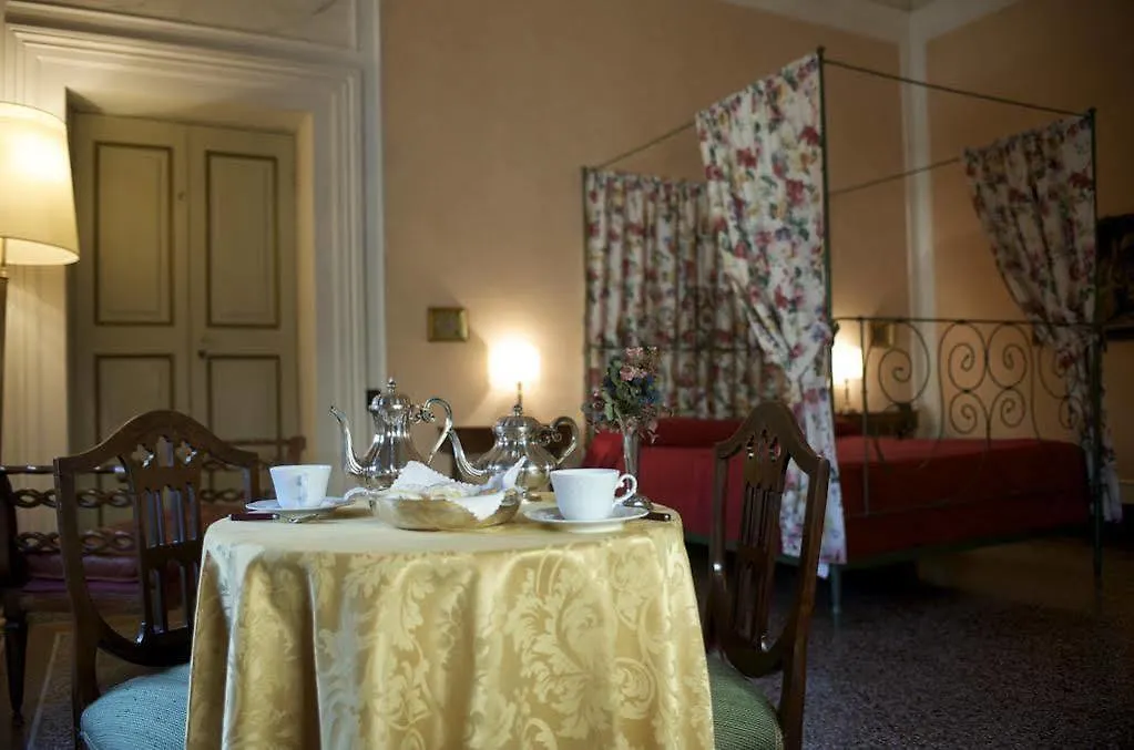 Bed and Breakfast Palazzo Tucci Residenza D'Epoca Lukka