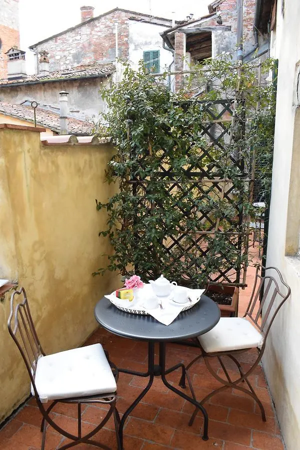 Nocleg ze śniadaniem Bed and Breakfast Palazzo Tucci Residenza D'Epoca Lukka