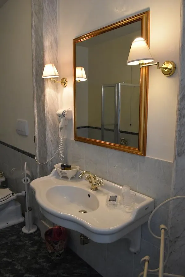 Bed and Breakfast Palazzo Tucci Residenza D'Epoca Lukka Nocleg ze śniadaniem